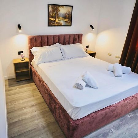 Vila Alizee Hotel Тирана Екстер'єр фото