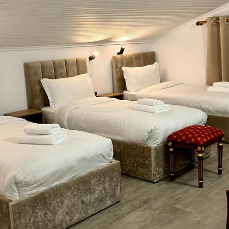 Vila Alizee Hotel Тирана Екстер'єр фото
