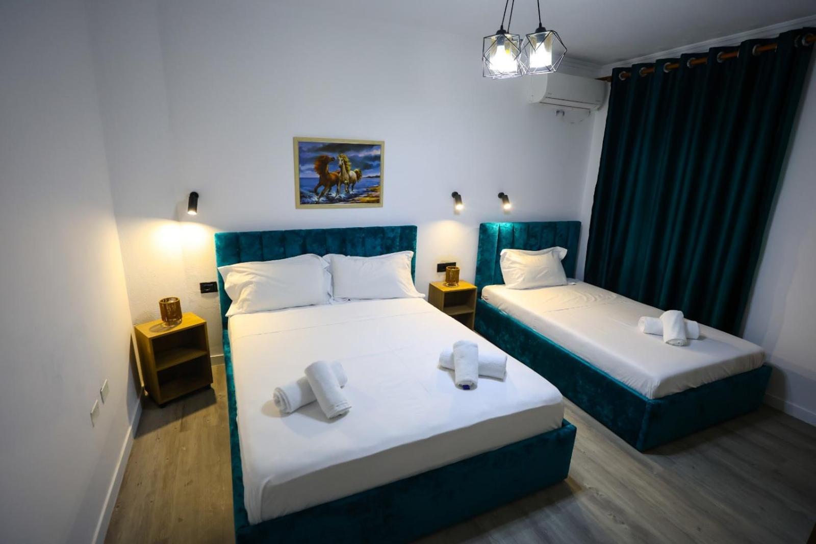 Vila Alizee Hotel Тирана Екстер'єр фото