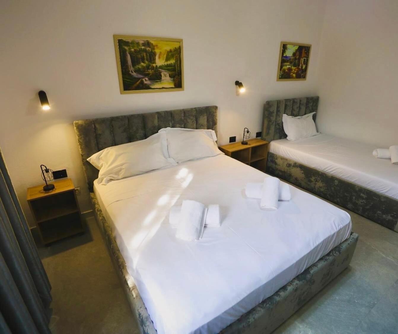 Vila Alizee Hotel Тирана Екстер'єр фото