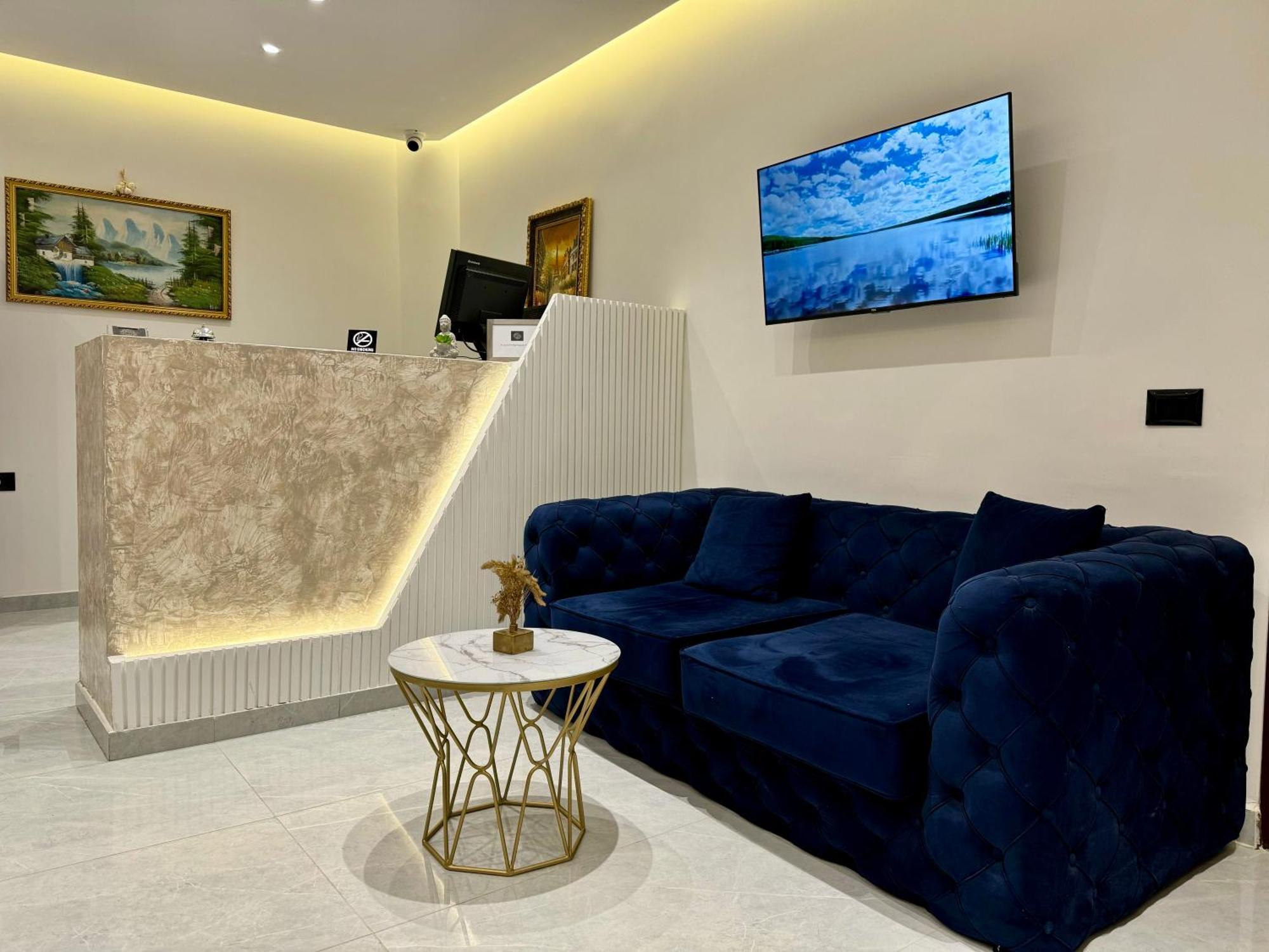 Vila Alizee Hotel Тирана Екстер'єр фото