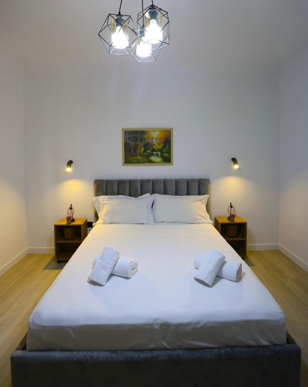 Vila Alizee Hotel Тирана Екстер'єр фото