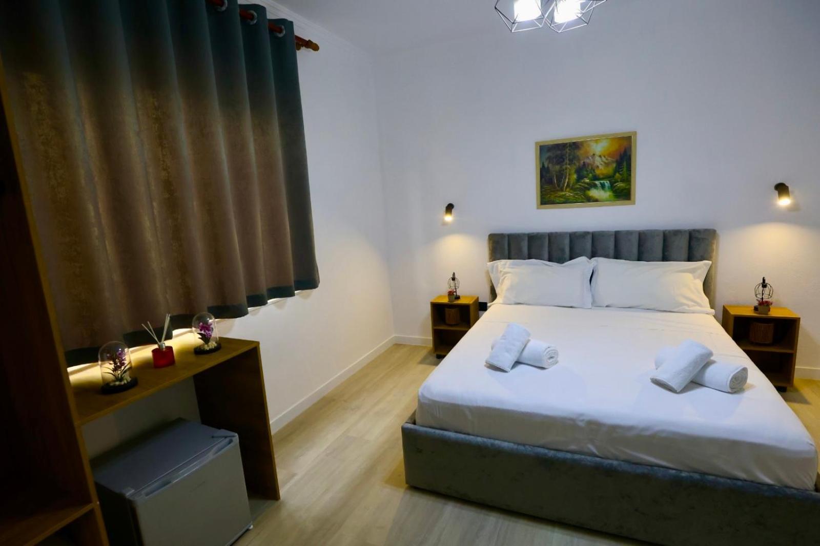 Vila Alizee Hotel Тирана Екстер'єр фото