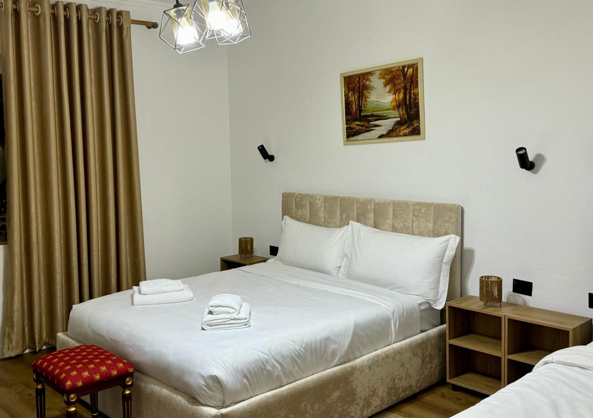 Vila Alizee Hotel Тирана Екстер'єр фото
