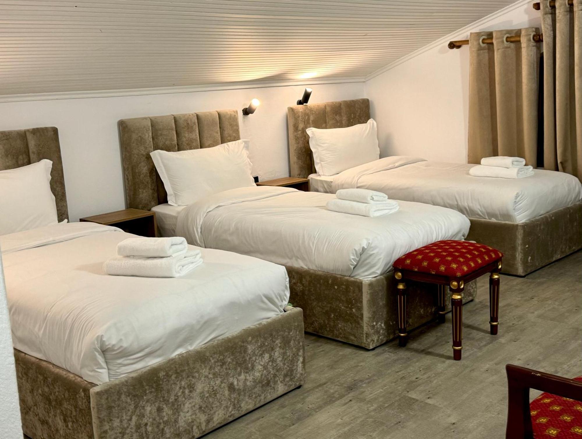 Vila Alizee Hotel Тирана Екстер'єр фото