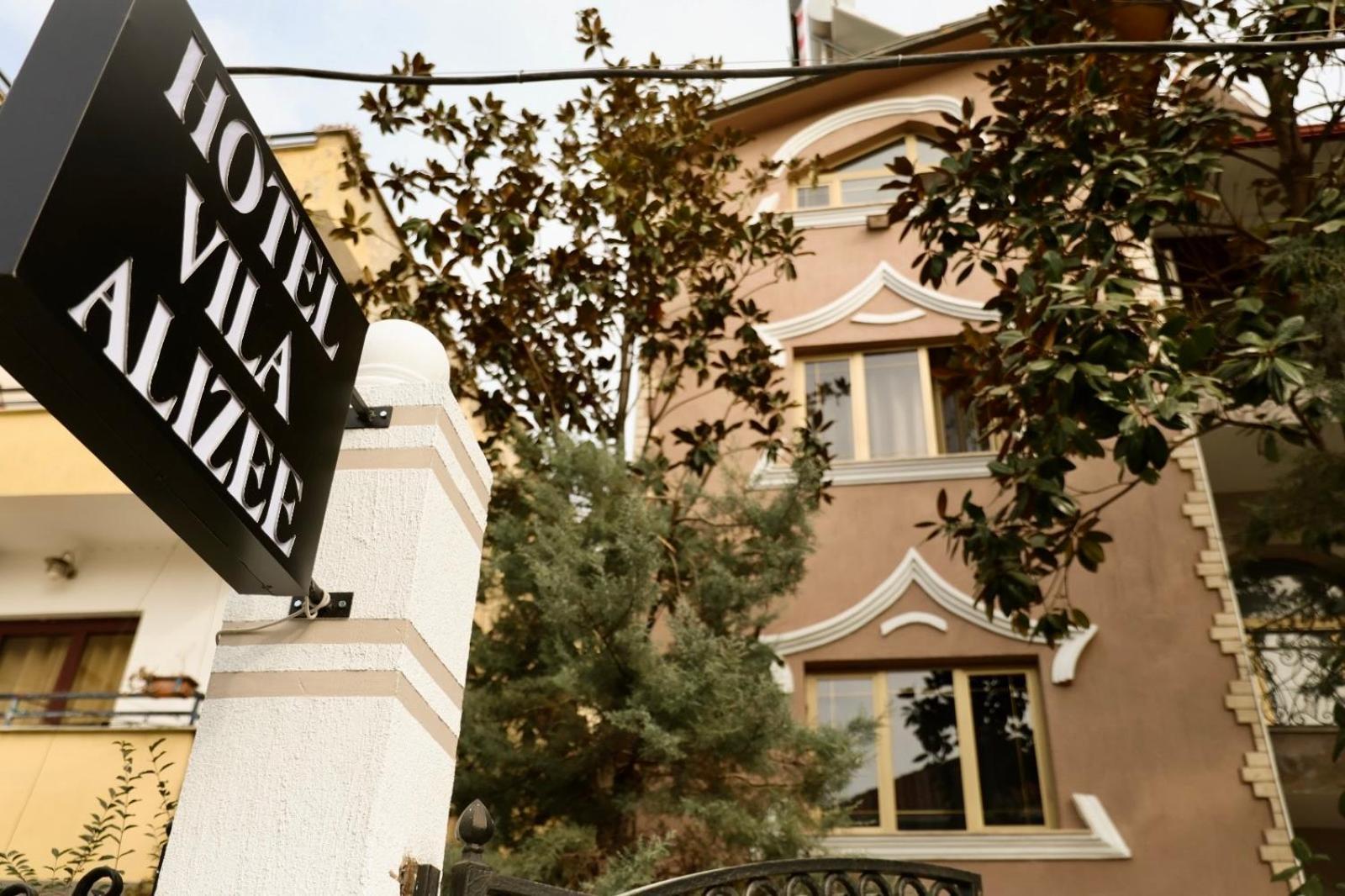 Vila Alizee Hotel Тирана Екстер'єр фото