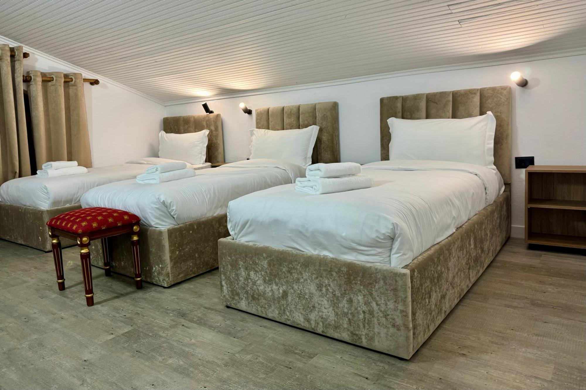 Vila Alizee Hotel Тирана Екстер'єр фото