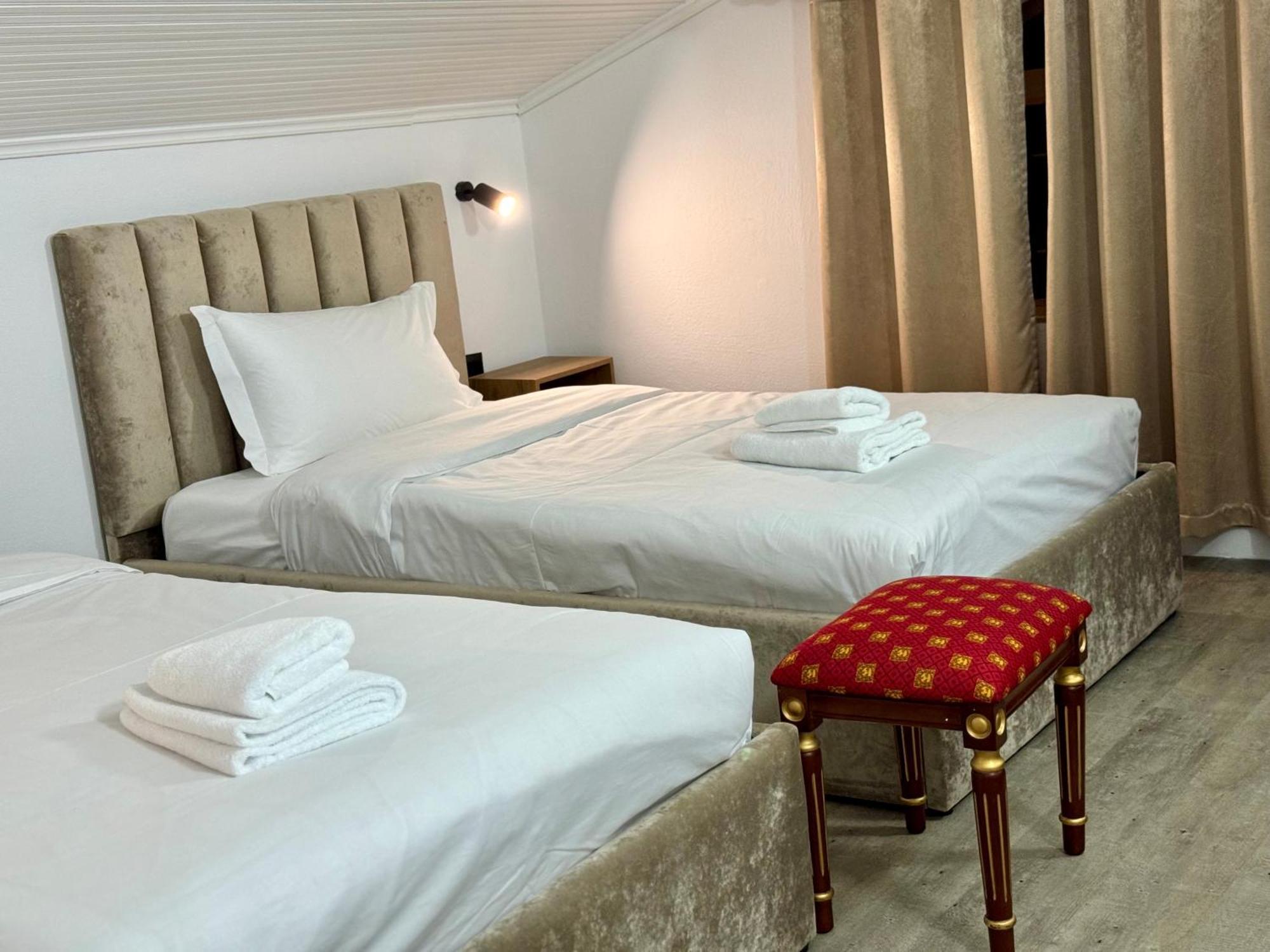 Vila Alizee Hotel Тирана Екстер'єр фото