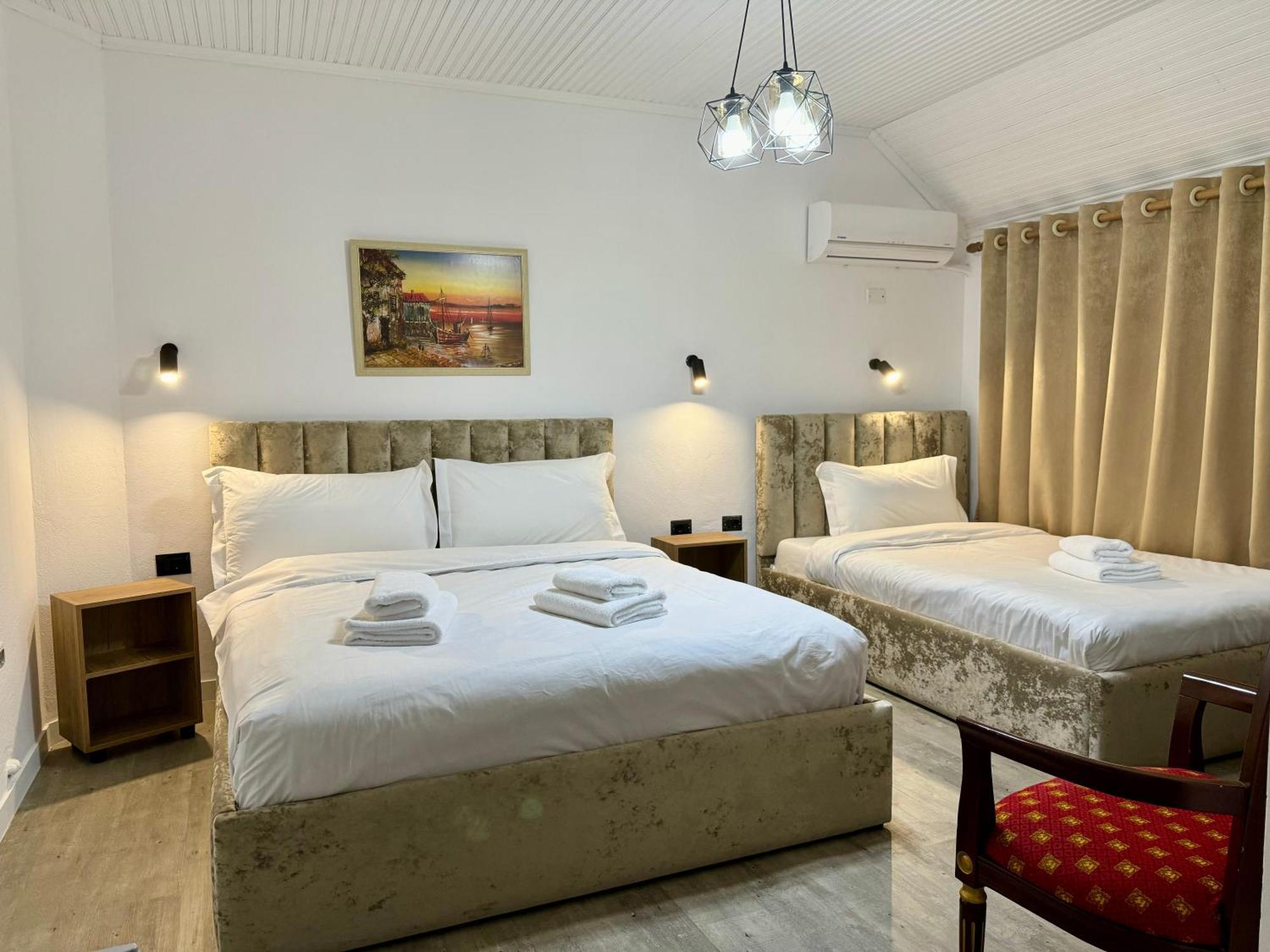 Vila Alizee Hotel Тирана Екстер'єр фото