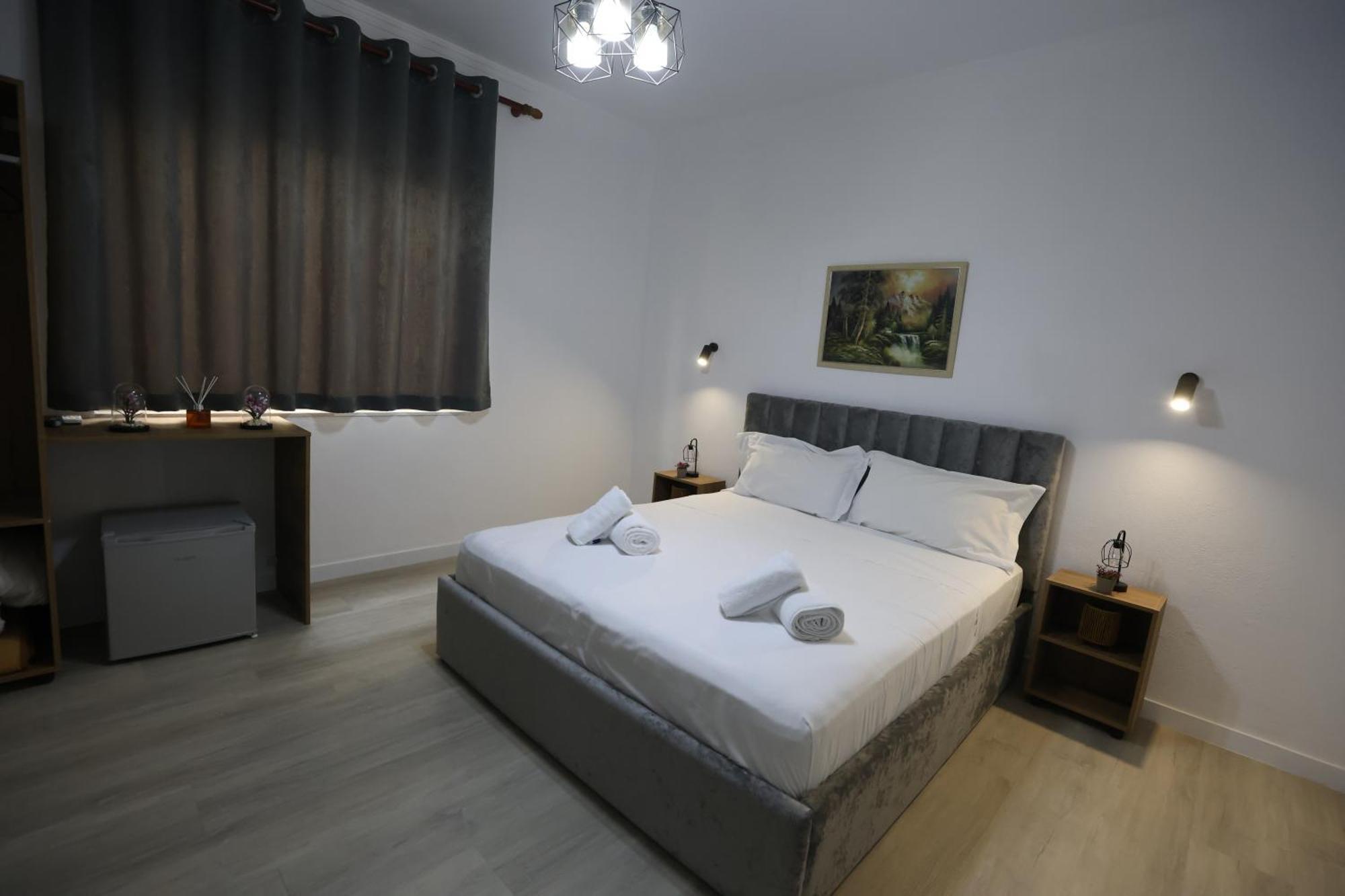 Vila Alizee Hotel Тирана Екстер'єр фото