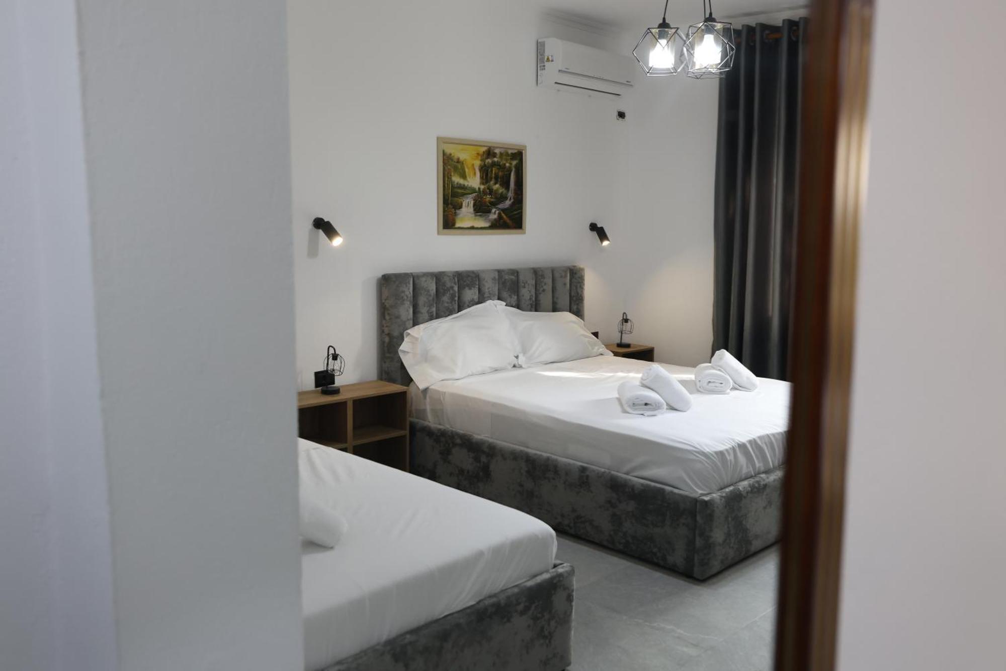 Vila Alizee Hotel Тирана Екстер'єр фото